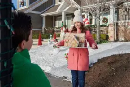 Haul Out of The Holly- Lit Up (Netflix Review) 2025