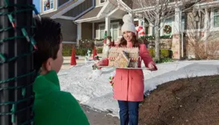 Haul Out of The Holly- Lit Up (Netflix Review) 2025